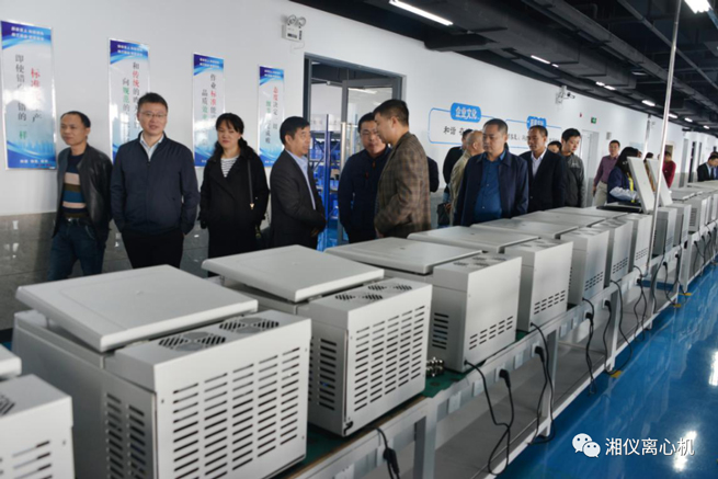 Члены-эксперты Комитета экспертов по инспекции Ассоциации производителей медицинских изделий Чанши посетили предприятия медицинского оборудования, такие как Hunan Xiangyi Laboratory Instrument Development Co., Ltd