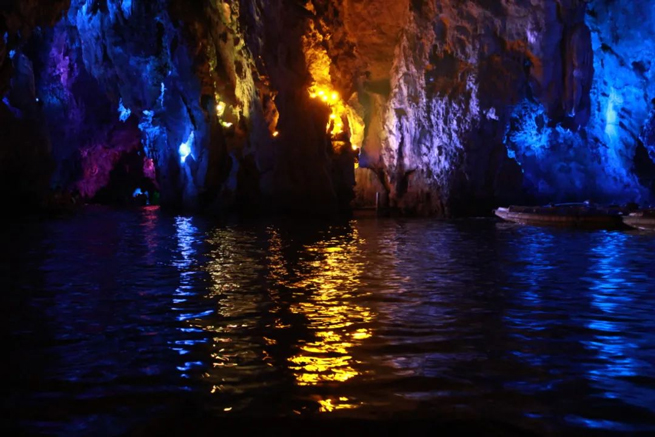 Праздновать 100-летие основания Коммунистической партии Китая, Xiangyi Центрифуга Красочные Гуйчжоу 5-дневный тур